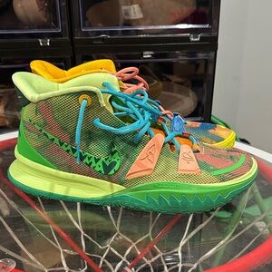 Kyrie 7 Mom  Basketball Shoes